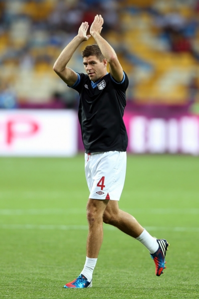 Steven Gerrard representa el equilibrio en el conjunto inglés.