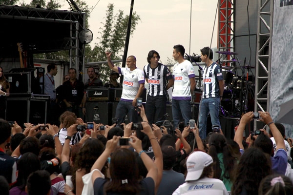 Suazo, De Nigris, Zavala, entre otros, posaron para la afición.
