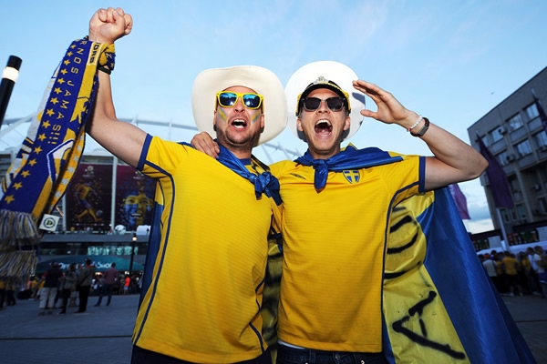 Estos suecos llamaron la atención al portar sombreros texanos.