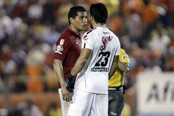 Tahuilán y Edgar Hernández se encararon fuertemente.