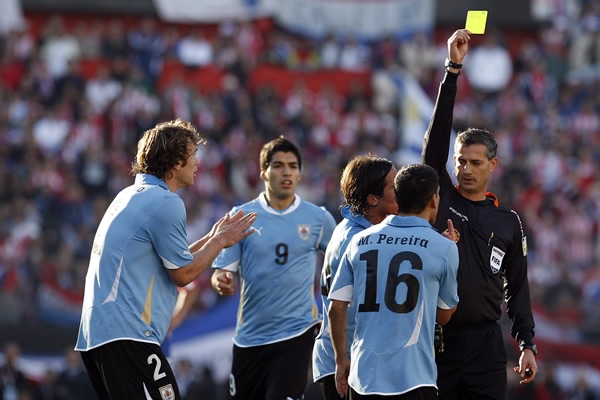 También Pereira fue amonestado.