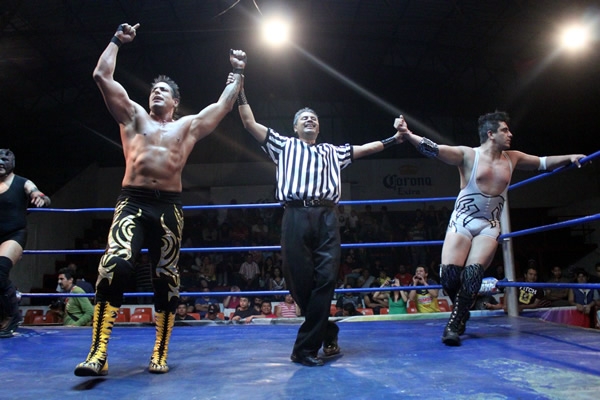 Tarde de festejo en la Arena López Mateos.