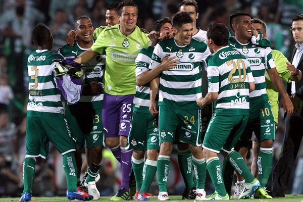 Toda la banca de los Guerreros saltó con el segundo gol de Peralta.