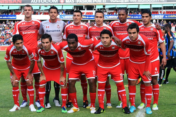 Toluca deja en la banca a Esquivel.