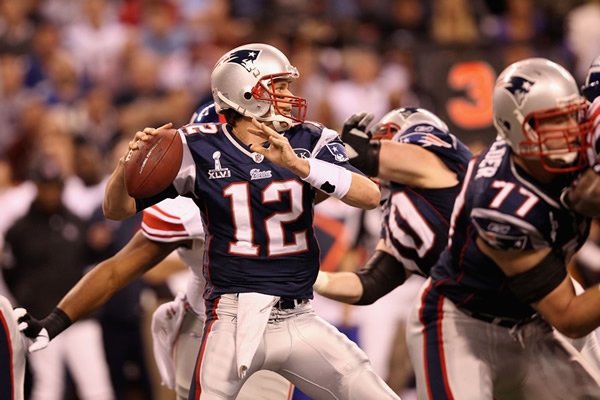 Tom Brady puso el pase para la voltereta en el 2° cuarto.