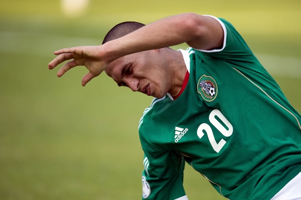 Torres Nilo deja ver las sombras de la zaga hondureña.
