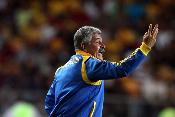 'Tuca' Ferreti le ganó la partida a su homólogo michoacano.