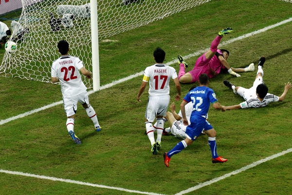 Uchida y su autogol, el lamento de los suyos.