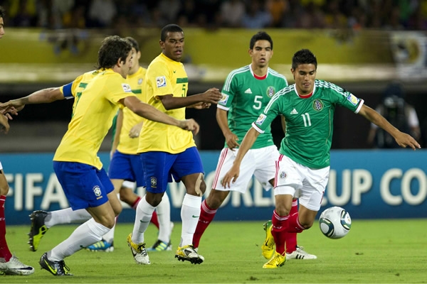 Ulises Dávila apareció poco en el primer tiempo.