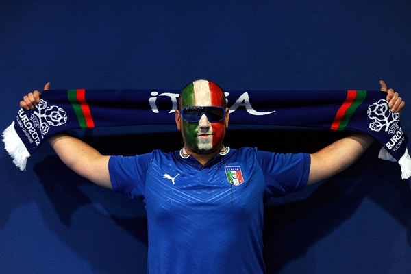 Un azzurri con los colores italianos distribuidos por todo su cuerpo.