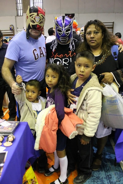 Una convivencia de luchadores y aficionados.