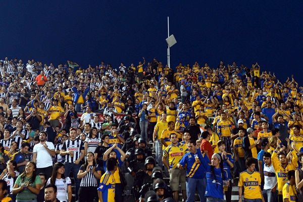Una porción de aficionados de Tigres acudieron al Clásico.