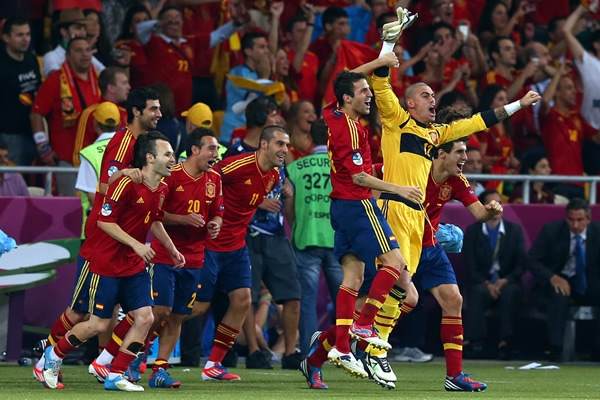 Valdés y compañía comienzan la celebracción del título europeo.