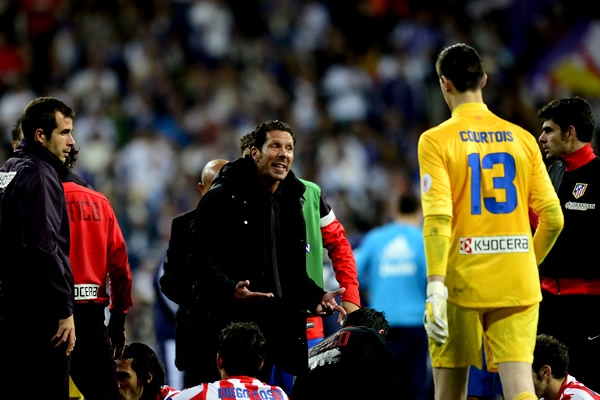 Vengan, Simeone orquesta un plan B.