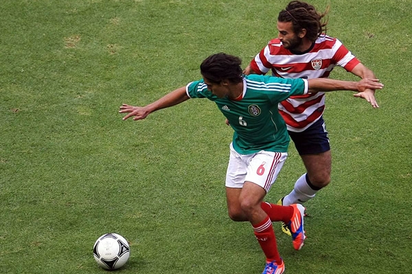 Viniegra tuvo regular actuación en su debut con el Tri.