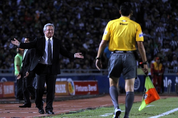 Vucetich pide una explicación tras el golpe que recibió Peralta.