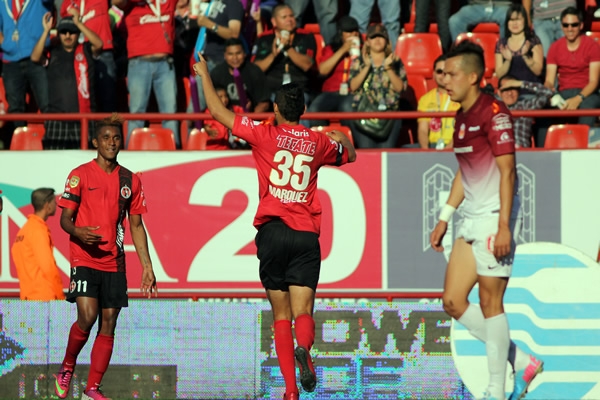 Y así festejan los perros al anotar su primer gol.
