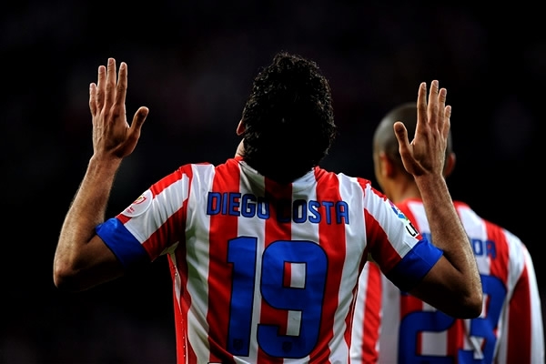 Y el saludo al Cielo, al de los ídolos indios.