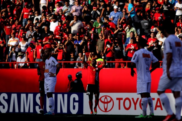 Y menos aún con un ambiente donde los ladridos del perro son intensos.