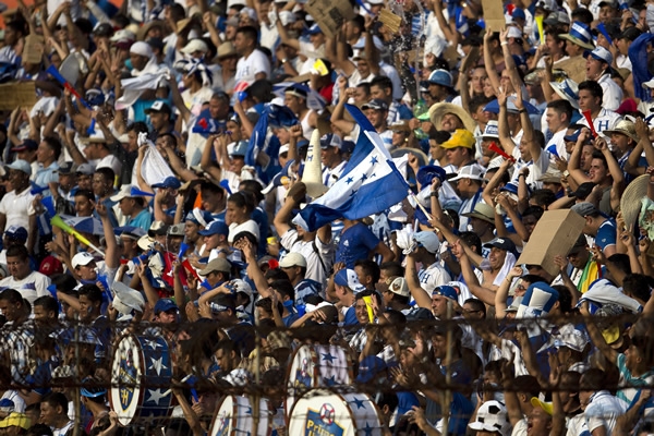 Y se contagía la alegría catracha.