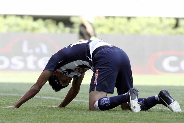 Zavala sintió un mareo y abandonó el terreno de juego.