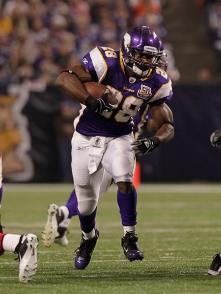 Adrian Peterson registró tres TD con el tobillo derecho lastimado.