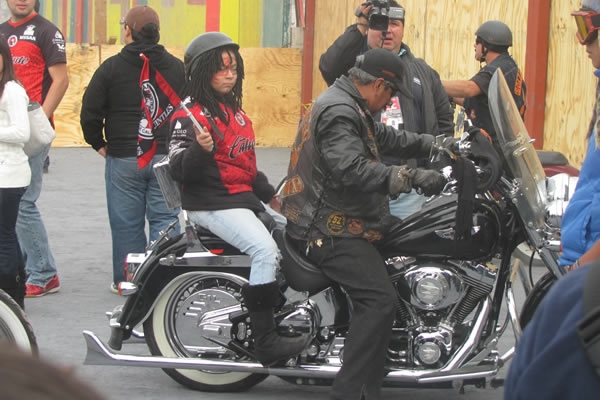 Algunos hasta en moto llegaron.