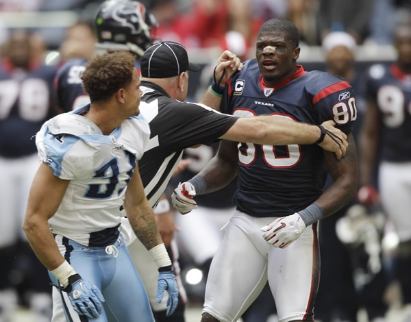 Andre Johnson y Cortland Finnegan se liaron a golpes a la mitad del cuarto período.