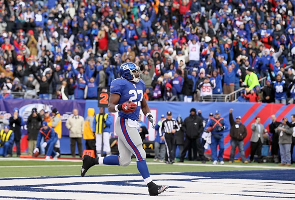 Brandon Jacobs anotó dos touchdowns.