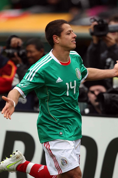 Buena tarde para Javier Hernández