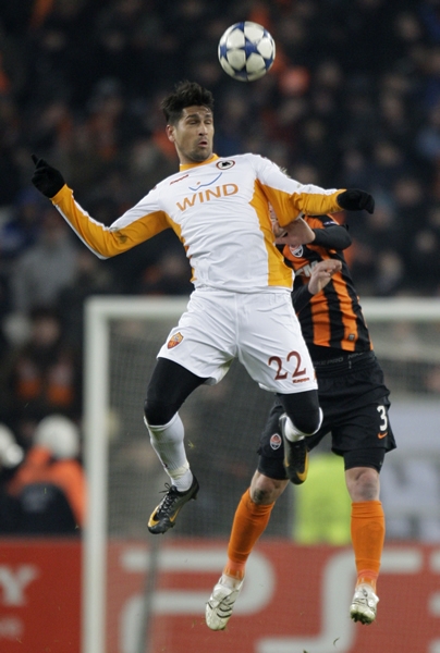 Buscando el balón por aire