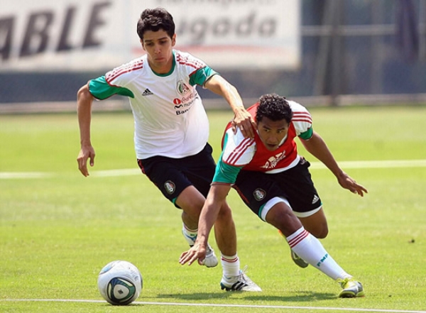 Carlos Peña de los Tuzos durante el entrenamiento.