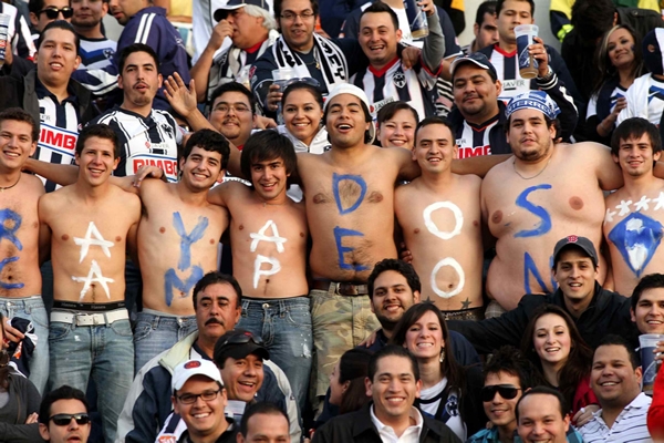 Con los colores en la piel