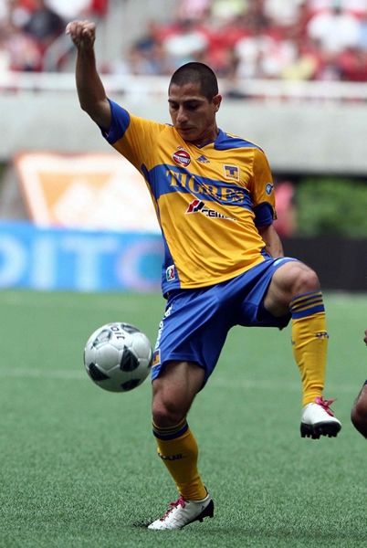 Danilinho, controlando el esférico