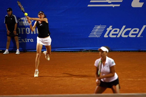 Derrotaron a la eslovena Polona Hercog y la croata Petra Martic por 6-1, 4-6 y 10-6.