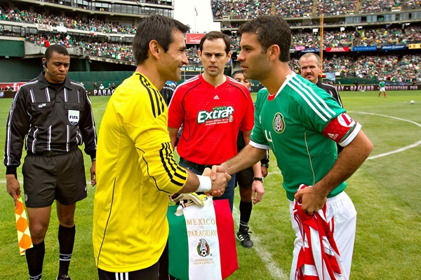 El saludo antes del encuentro