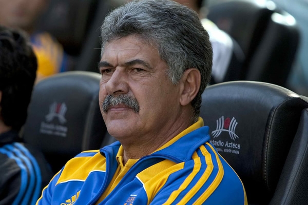 El Tuca atento a su equipo