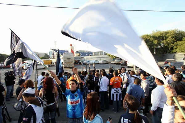 En las inmediaciones del estadio