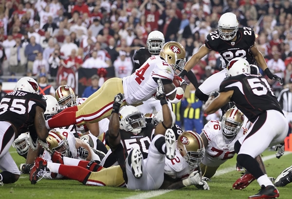 49ers vencieron 27-6 a los Cardenales de Arizona.