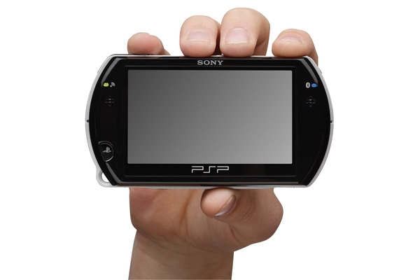 Es más pequeño con una pantalla de 3.8 pulgadas.