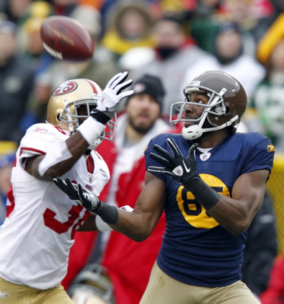 Greg Jennings atrapó seis pases para avance de 122 yardas y un par de TD.