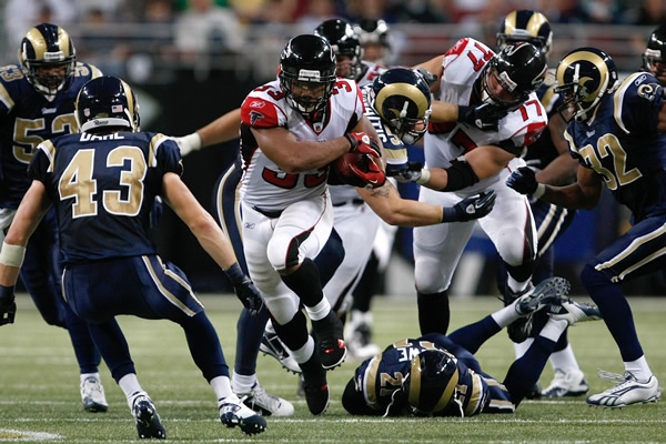 Halcones vencieron por 34-17 a Carneros.