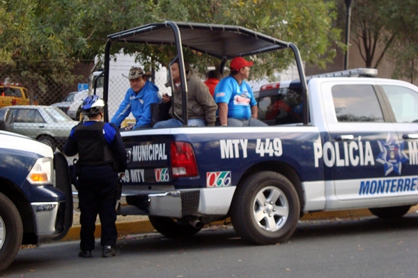 Hubo detenidos en las afueras del estadio