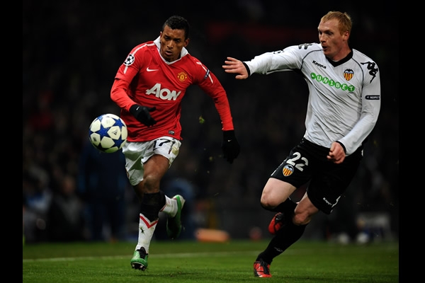 Jeremy Mathieu intentando detener un avance