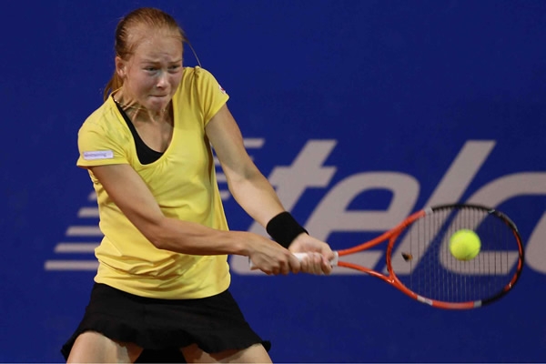 Johanna Larsson, 74 del ranking, dejó en el camino a Greta Arn de Hungría.