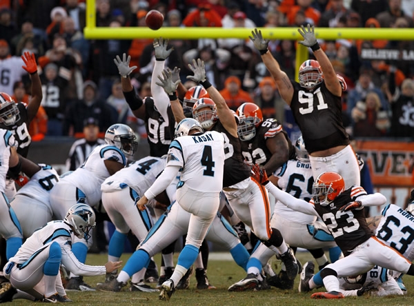 John Kasay falló un gol de campo de 42 yardas al final del partido.