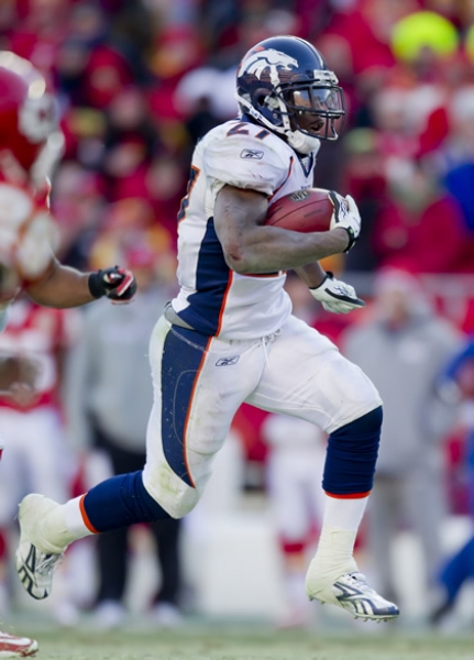 Knowshon Moreno ganó 161 yardas por tierra para Broncos.