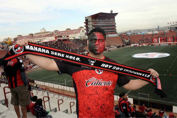 La afición llegó desde temprano al estadio.