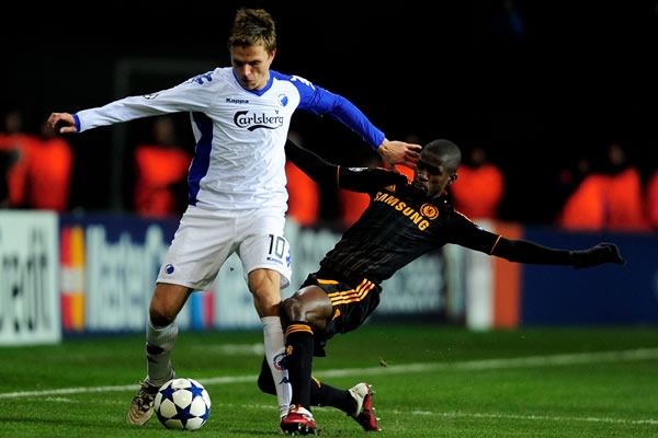 La defensa inglesa atenta