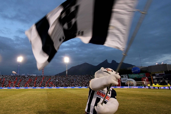 La mascota de Rayados